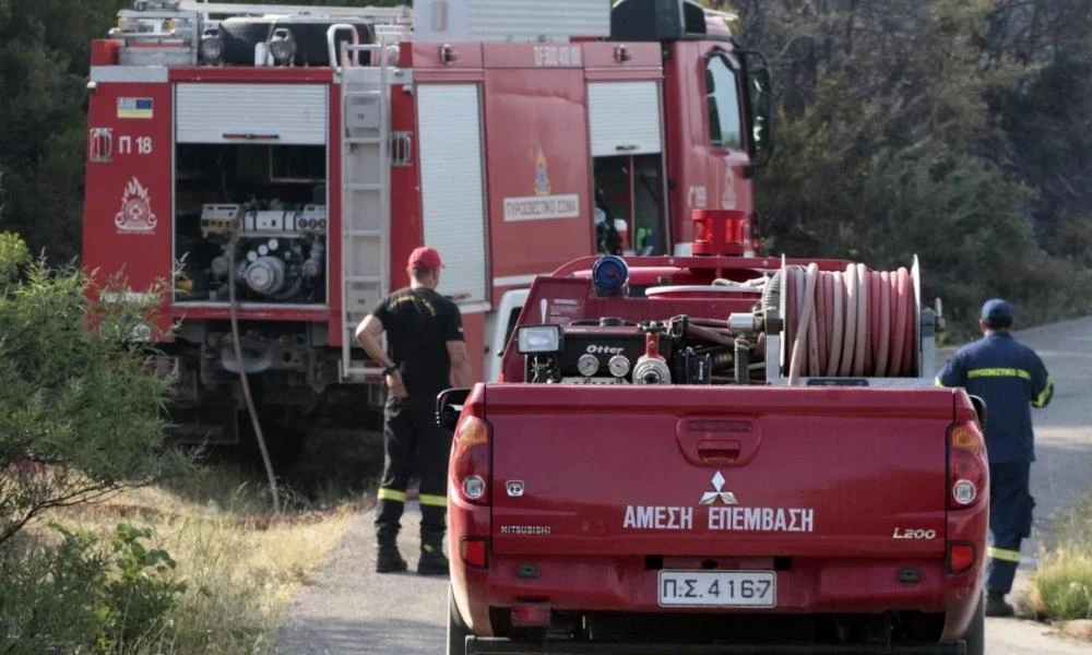 Φωτιά τώρα στον Μαραθώνα - Καίει σε χαμηλή βλάστηση